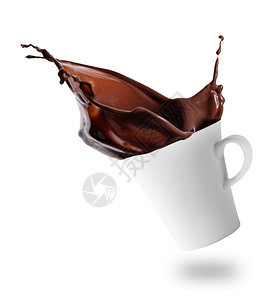 健康活力热巧克溅出倾斜的白色杯子孤立在白色背景上热巧克力溅出倾斜的白色杯子牛奶图片