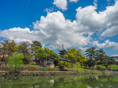 五层宝塔与日本奈拉Kofukukuji寺五所古塔的萨拉瓦庞德古老的图片