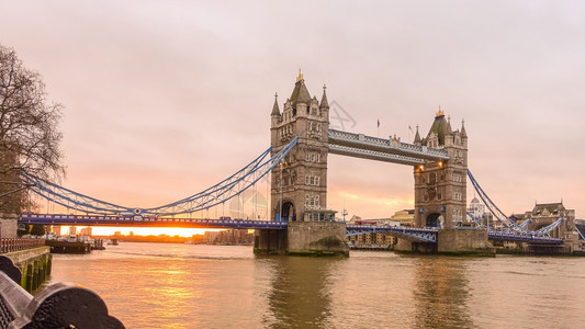 英国伦敦夜幕塔桥欧洲传统的城市图片