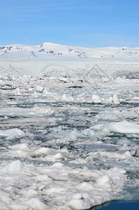 海岸冰岛南部的美丽雪盖冰山和流风景优美冻沙龙图片