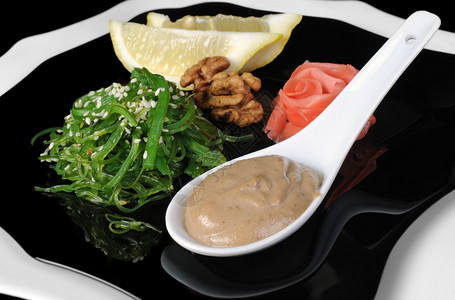 Chuka海藻沙拉加芝麻和花生酱低卡路里午餐种子图片