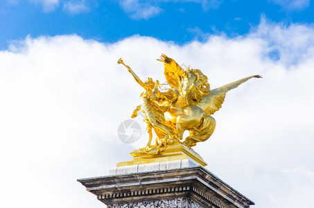 金的桥亚历山大法国巴黎亚历山德三世桥上的金雕像建造图片