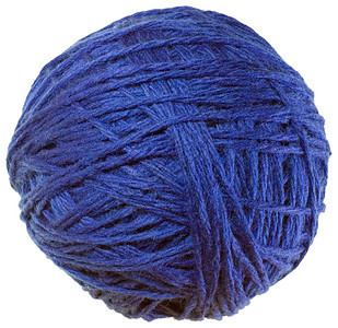 白色背景上孤立的阴毛圆球蓝色羊纺织品图片