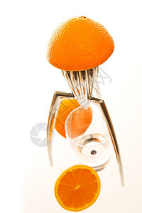 新鲜的榨橙子健康饮品食物白色的图片