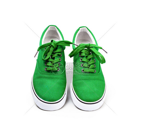 现代的户外随意一双绿色帆布鞋隔离在白色背景与剪切路径一双绿色帆布鞋隔离在白色图片