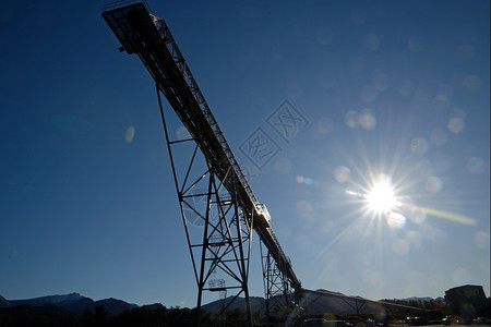 高的煤矿装填设施钢铁基础建行业活力图片