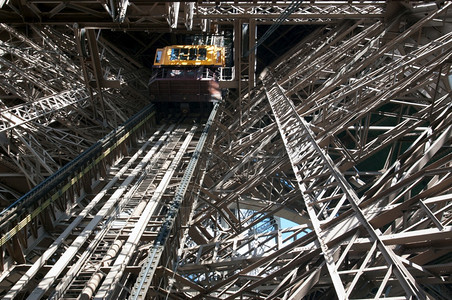Eiffel塔电梯法国巴黎载体旅游输送机图片