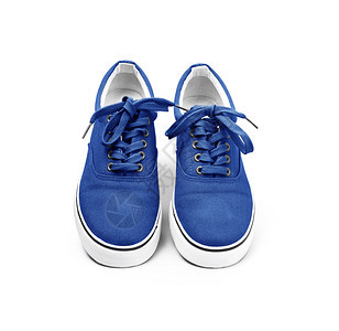 一双蓝色帆布鞋在白背景上隔离有剪切路径一双蓝色彩帆布鞋有白男橡胶运动的背景图片