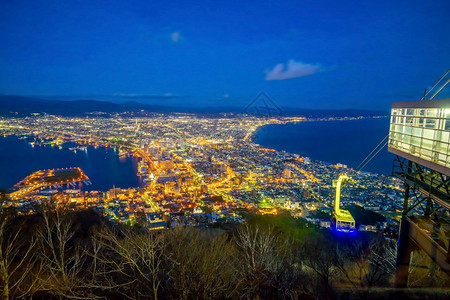 夜晚北海道景观与天际线图片