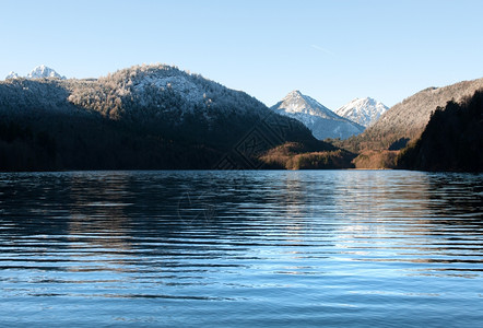 西湖冬天德国施旺高附近的温特阿尔普西湖水自然施万高背景
