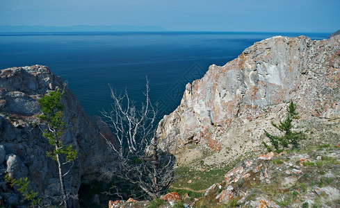 霍博伊俄罗斯西伯利亚Baikal湖KhoboyOlkhon角岛附近的岩石海岸景观奥尔洪图片