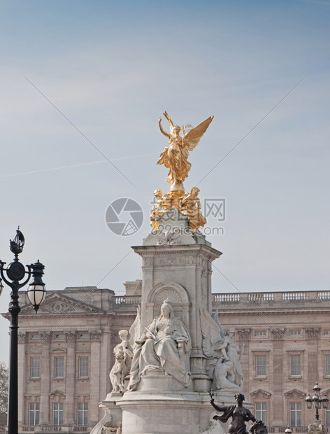 伦敦白金汉宫前的维多利亚纪念馆著名的天使女王图片