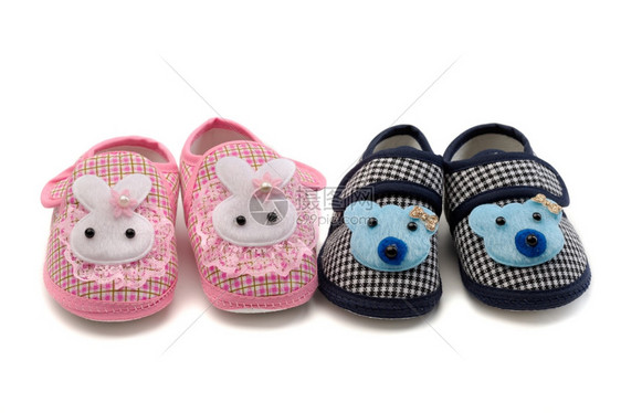 孩子童年两双婴儿鞋粉色和蓝白的孤立个人图片