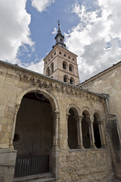 克鲁兹西班牙塞戈维亚的圣马丁教堂建于12世纪以罗马式风格建造拱门卡斯蒂利亚图片