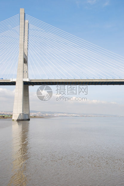 海现代的世博会欧洲最长的桥称为VascodaGama位于塔古斯河上图片