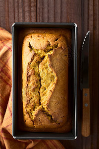 蔬菜感恩热心面包的顶部新鲜自制南瓜面包饼板照片拍摄在上方选择焦点重在面包上高架图片