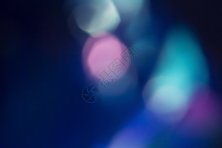 彩虹用于在深紫蓝色背景上复制空间的图像增强多彩软圆环布克覆盖面用这些图像来增强的色彩化软圆圈布克覆盖面柔软的现代图片