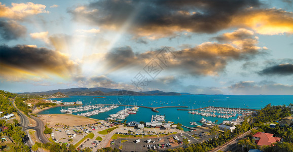 海澳大利亚AirlieBeach天线和Marina全景空中观测港口旅行图片