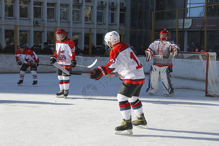 运动员冰曲棍球2015年月3日于Pyatigorsk举行的俄罗斯Pyatigorsk市长杯图片