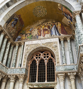 旅行意大利威尼斯圣马克柯巴西利卡的外形建筑和绘画详细内容宗图片