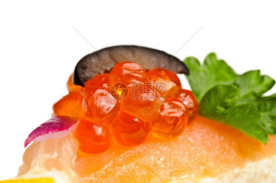 用红鱼子酱烧焦鲑和菜用红子酱的甘蓝开胃菜香橄榄图片