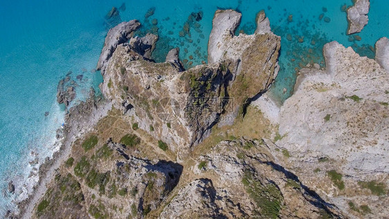 变调夹地中海意大利卡拉布里亚美丽的海岸线卡波梵蒂冈的空中景象高架图片