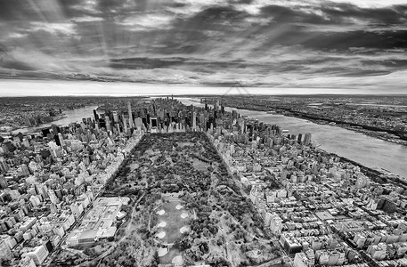 地标美国最佳纽约市日落时从直升机对曼哈顿中城和央公园的宽角空中观察图片
