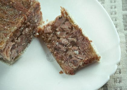 用牛肉有时是猪股票洋葱和香料制作的冷切菜如瑞典圣诞用传统辣味菜美的可口肉冻图片