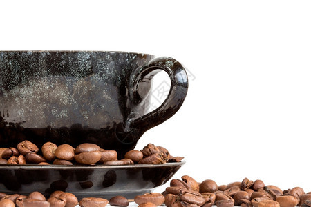 咖啡杯和豆子在白色背景上有复制空间一种浓咖啡饮料图片