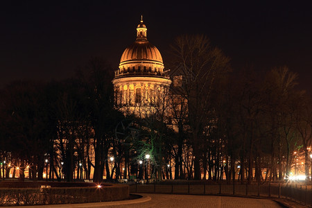 俄罗斯圣彼得堡艾萨克斯教堂夜景俄罗斯克萨州城市旅行的图片