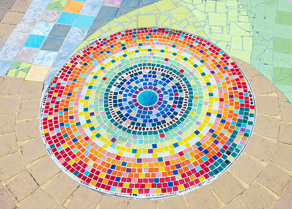 主题公园地板上的圆形陶瓷砖马赛克圆圈兰弓图片