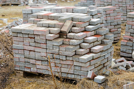堆硅酸钙砖在建筑工地老的行业材料图片