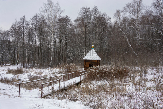 弹簧自然俄罗斯雅拉夫尔州托基区彼得罗科耶村附近的拉多涅日圣谢尔盖泉正统图片