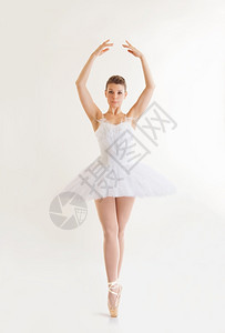 肉欲白色背景的古典芭蕾舞裙中的美丽芭蕾舞女白色的美丽图片