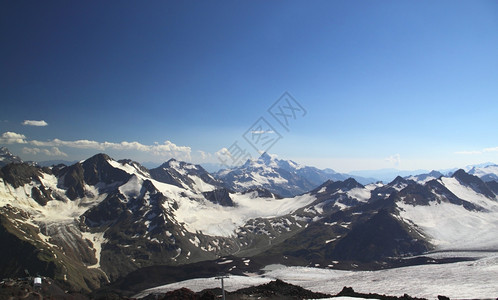 伟大太阳中山峰的全景世界威权和美丽高加索的统治者岭天空图片