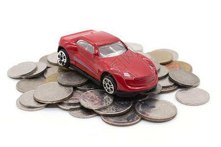 奢华货币白色背景的汽车和硬币红色的图片