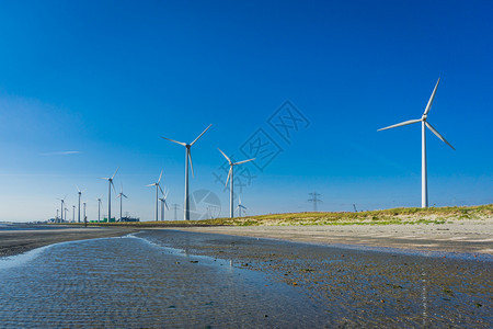 涡轮力量海滩景观中的风力磨坊公园图片