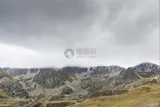 顶峰绿色夏天秋的山安道尔图片
