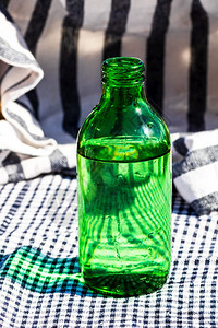 饮料水杯瓶子用概念的详尽情况凉爽喝图片