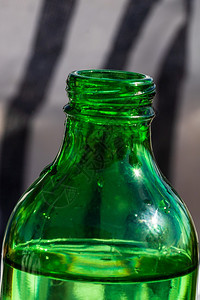水杯瓶子饮用概念的详尽情况清除矿物自然图片