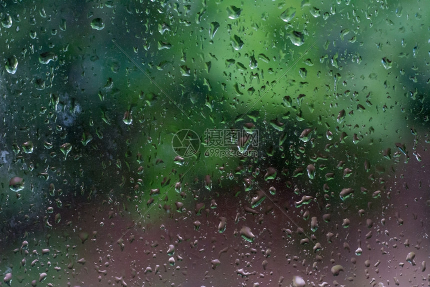 窗口上的雨滴白色小路透明图片