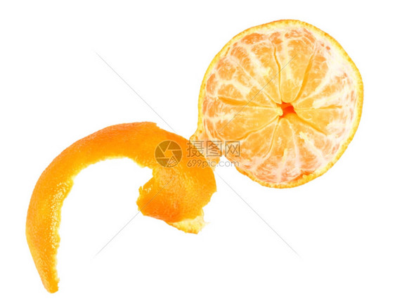 活力食物吃一个橙色橘子的皮果孤立在白色背景上近距离摄影棚图片