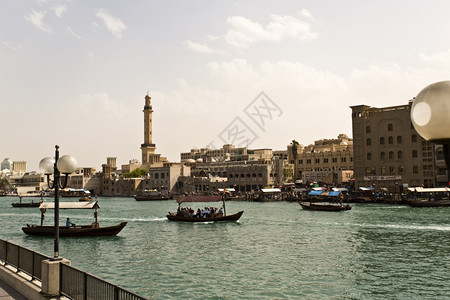 该小溪将城市分为两个主要的Deira区和Bur迪拜RubDuba地区是DeireCreek市的主要地段港口镇水图片