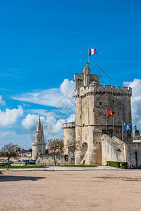 天空历史法国拉罗歇尔古老堡垒旧港塔欧洲图片