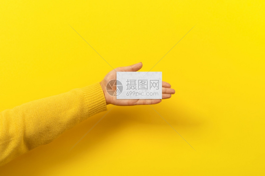 空白的账单时髦黄色潮背景空白供广告使用在黄光空或于广告中图片