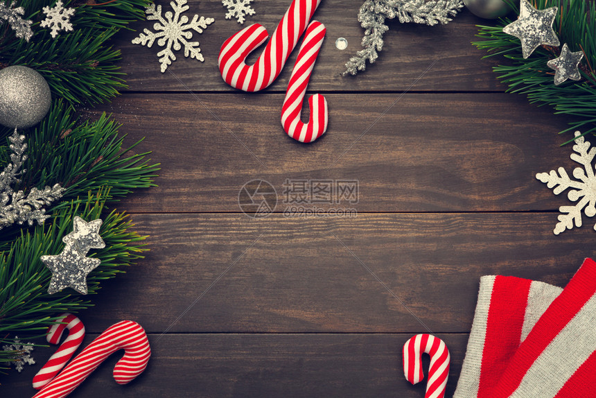 圣诞背景木制桌子上有装饰品的圣诞节背景复制空间围巾假期白色的图片