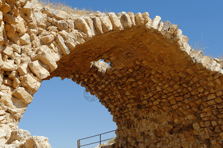 老的约旦Kerak城堡古老石块拱门垒金的图片