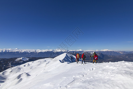冬季雪山攀登图片