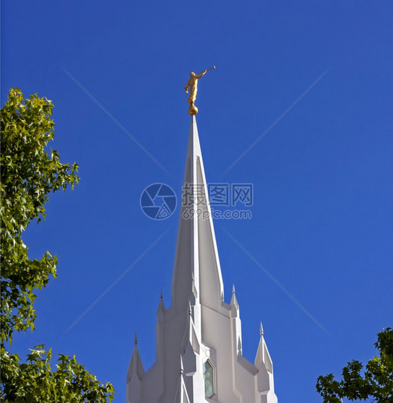 高的圣迭戈摩门寺天使莫罗尼雕塑像美利坚合众国圣地亚哥CA金属东图片