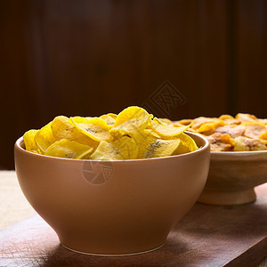 以自然光选择焦点拍摄的南美洲流行快餐聚焦点关注上层薯片专注于上面的薯片笑声油炸营养拉丁图片